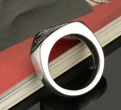 Superman Logo Signet Ring for Men - Image 3